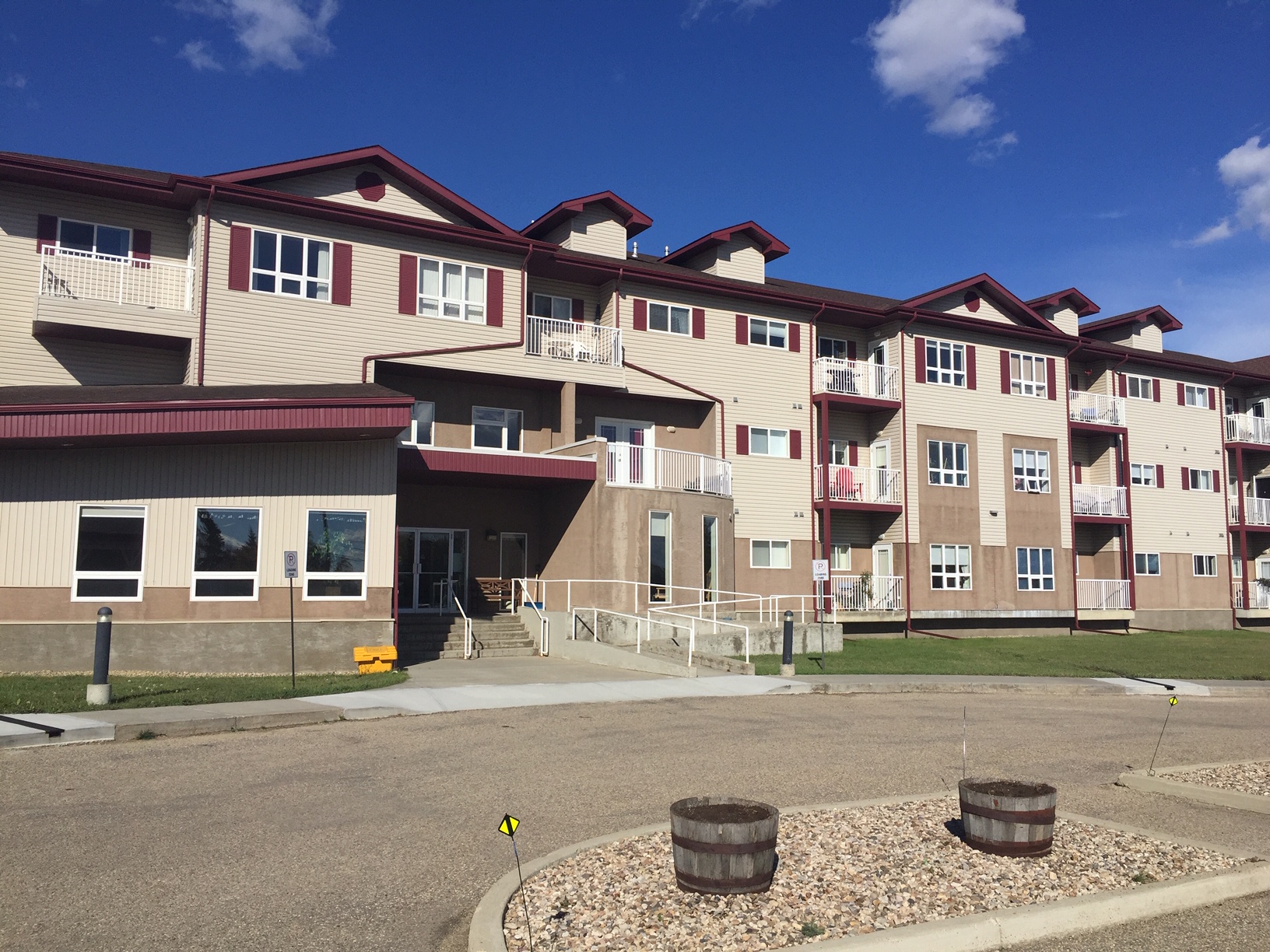 low-income-senior-housing-in-ponoka-rimbey-rimoka-housing-foundation